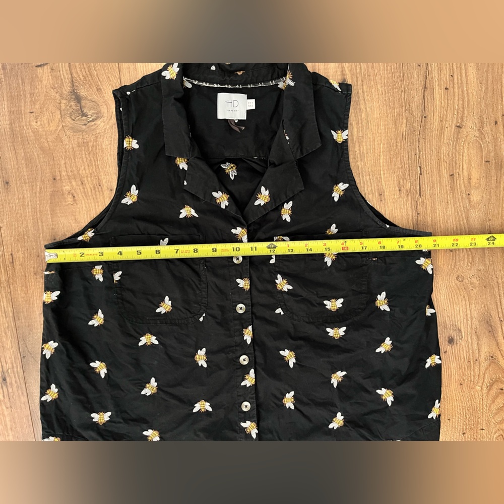HD in Paris Embroidered Bee Black Sleeveless Shirt Button collared Tank top - Picture 11 of 11